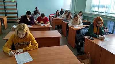 Students of Orel State University fill the INTERGEN Anketas 3 with Aleksandr Gudkov PhD.
